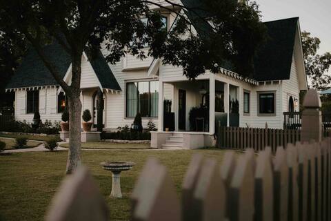 StrikeAxe Estate Cottage | Pawhuska’s Historic Gem