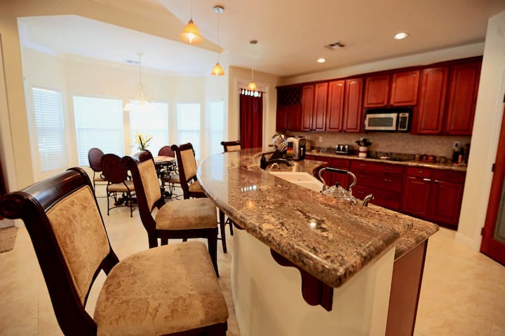 HOME SUITES HOME gallery image 4