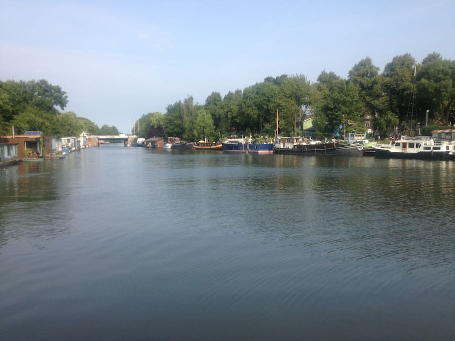 The boat is situated in the quiet part of the Merwede-canal. Hardly any boats passing by. Happy swimming!