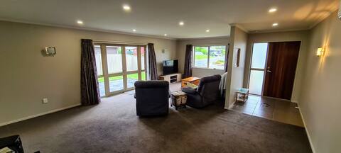 Top Airbnb: Cyclists’ Base & Relaxing Getaway in Clyde in Otago