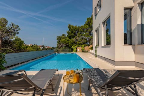 Villa for 14 | New Gym, Pool & Tennis