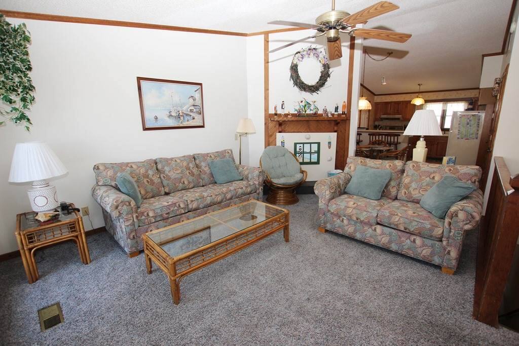 Couch,Furniture,Lamp,Table Lamp,Indoors