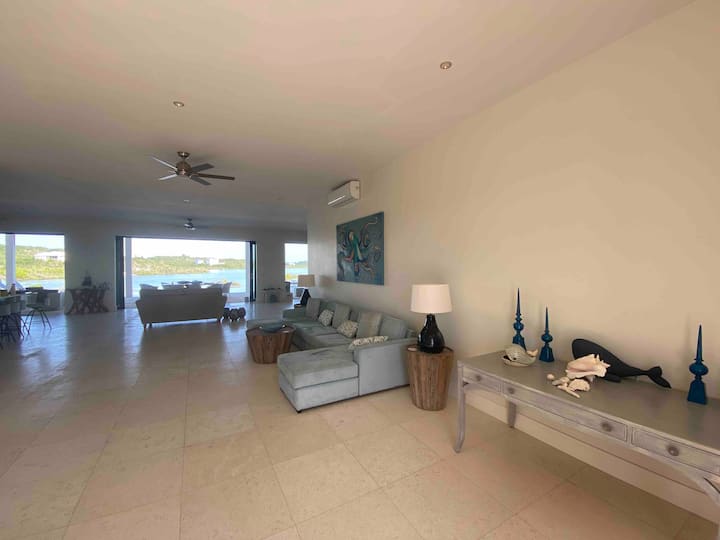 Stunning 4 Bedroom Lakeside Villa, Private Pool - Turks and Caicos Islands