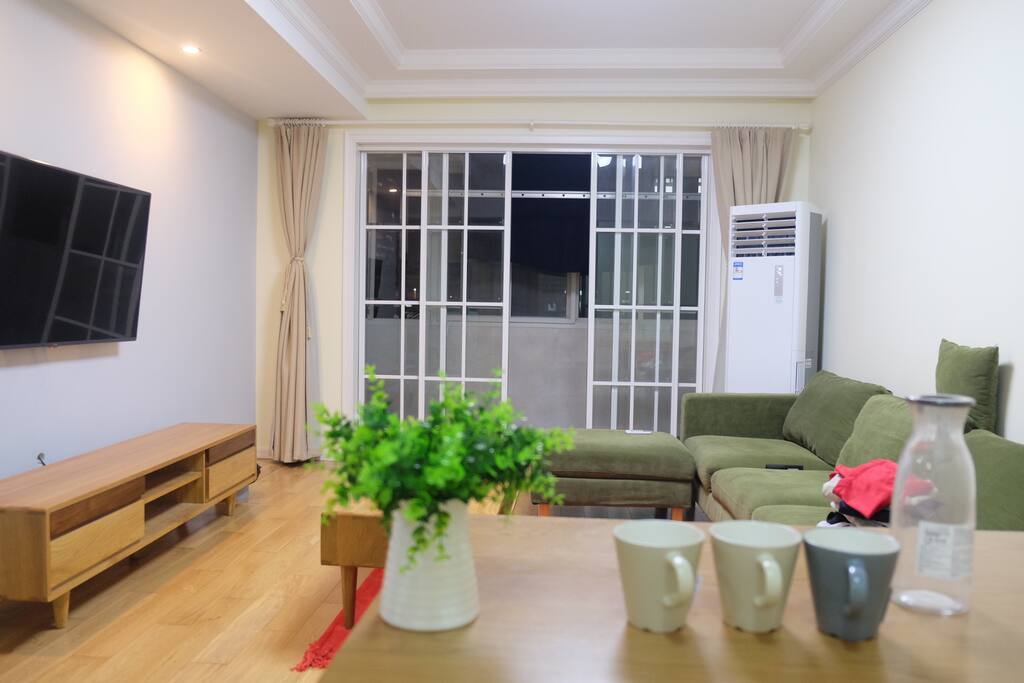 超大空间客厅 huge living room