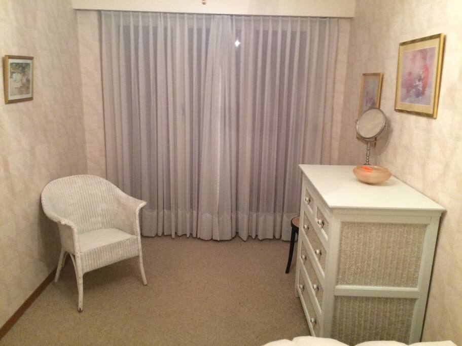 Ideal and ample for a Tempory visitor and great deals on 4 day reservations.