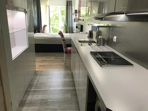 Successful Airbnb property: Serafitek Apartments - pink glamour style! in Rataje