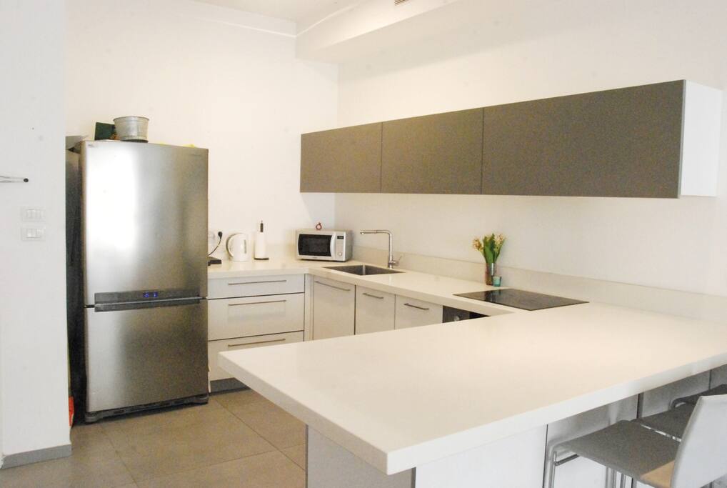 Chef's kitchen. Full equipped.