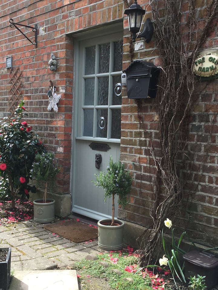 The Old Barn Throop Bournemouth. Houses for Rent in Throop, United