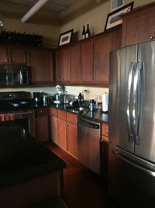 Great kitchen space with appliances