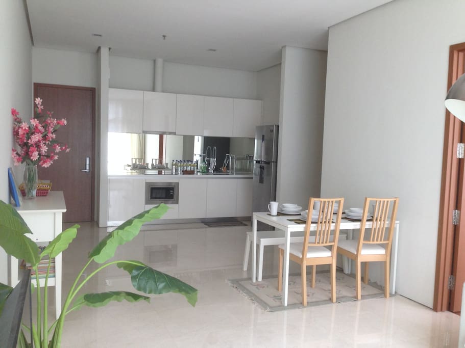 Foyer, Dining & Kitchen