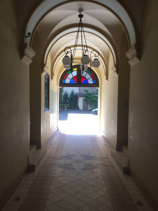 inner hall leading to the patio