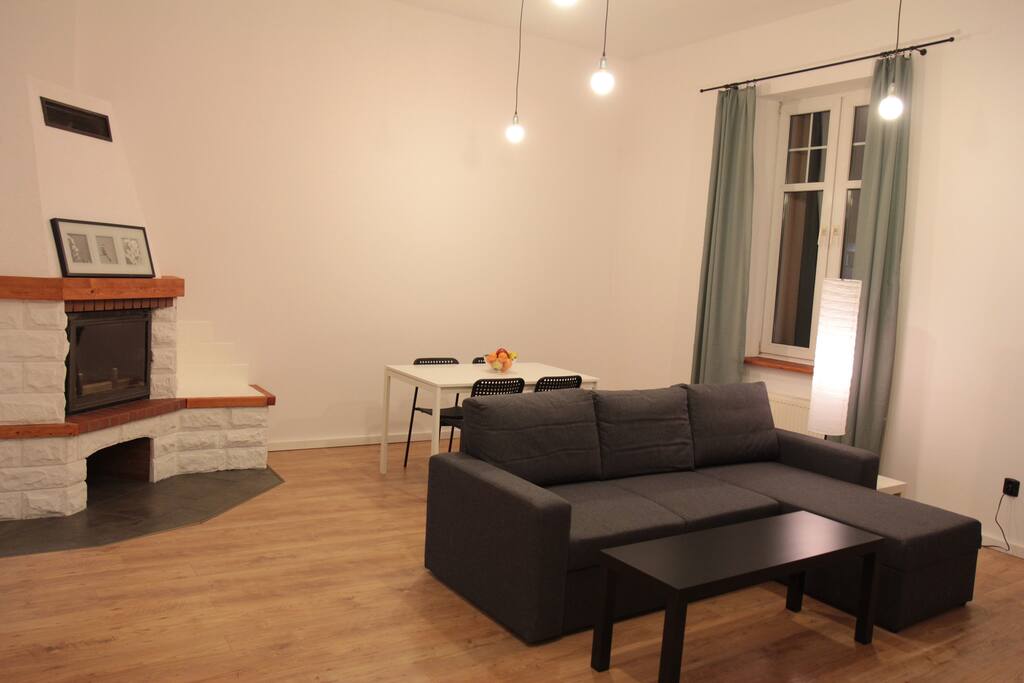 salon z kominkiem