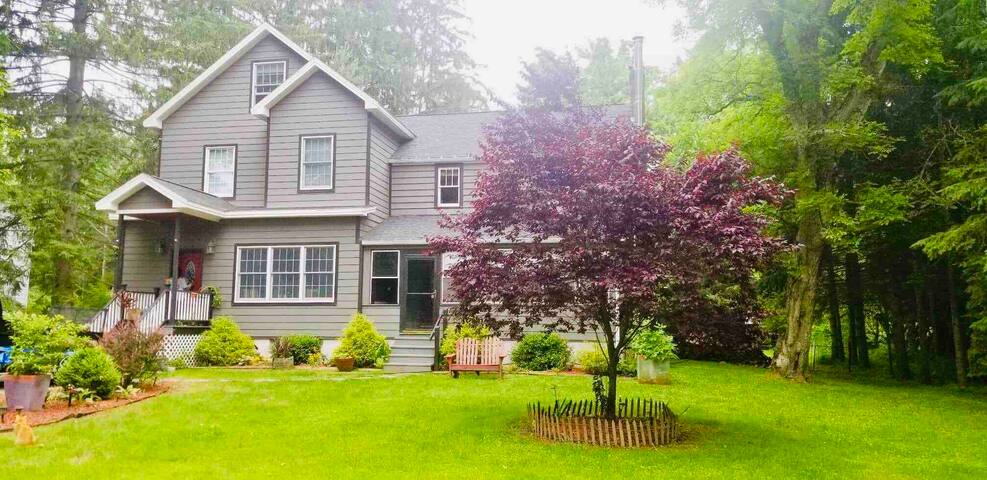 HOME WITH EVERYTHING 5 MIN DRIVE TO CORNELL