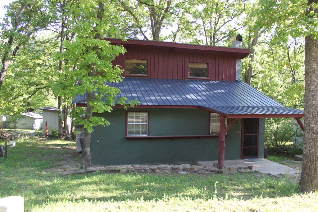 Red Cedar Cabin by Bull Shoals Lake