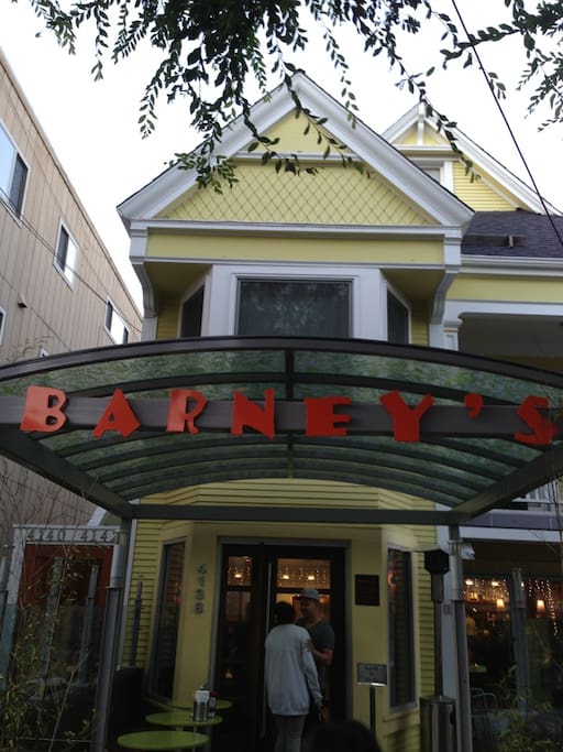 Фото места «Barneys Gourmet Hamburgers» в районе Noe Valley