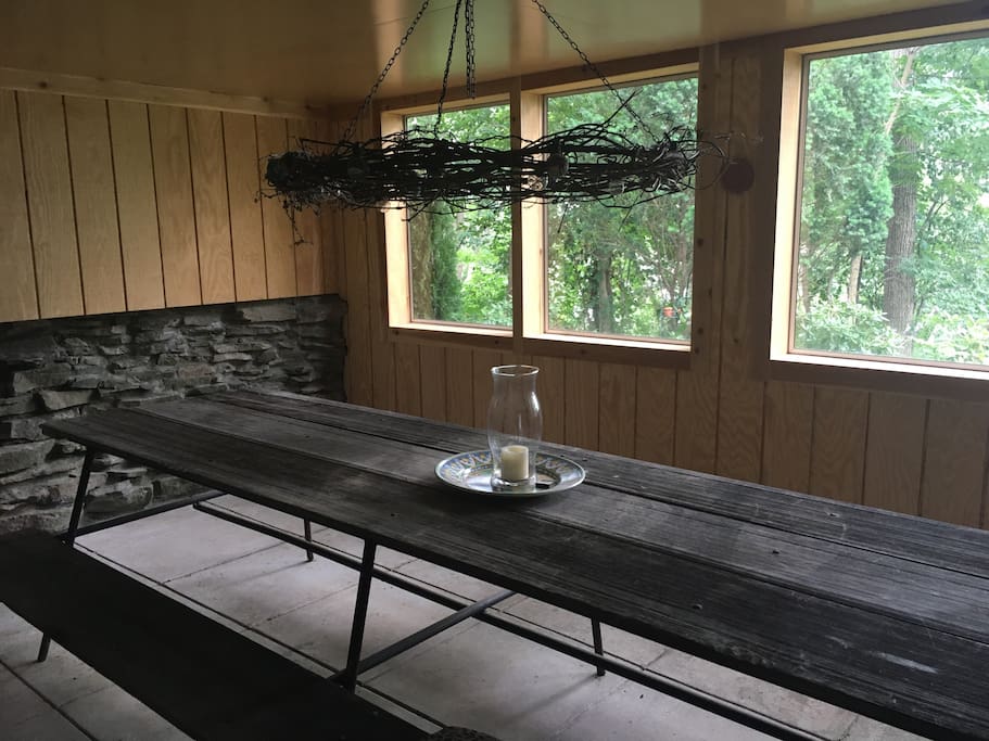 Newly screened-in dining area. Views of the lake and fire pit.