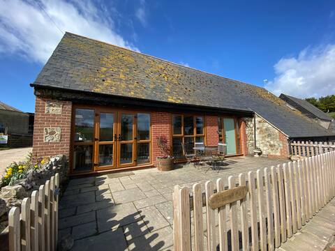 Large family stay+ pool at Cheverton Farm Holidays