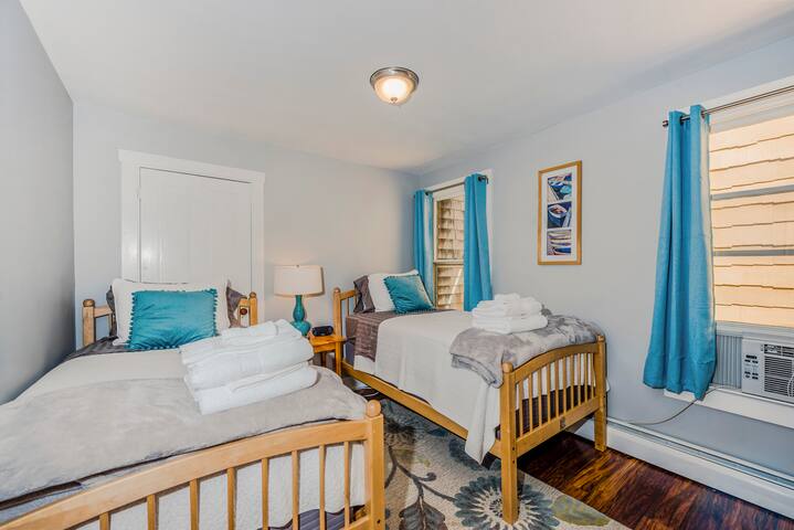 Spacious 3 Bedroom on Thames Street W/Parking gallery image 4