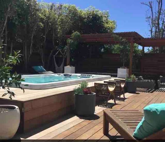 Santa Cruz Sea, Surf & Sand Sanctuary