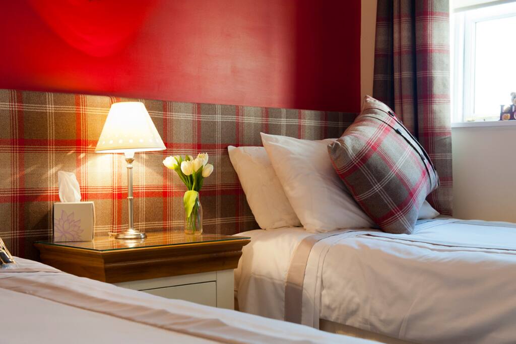 Room 2.
Twin room.
