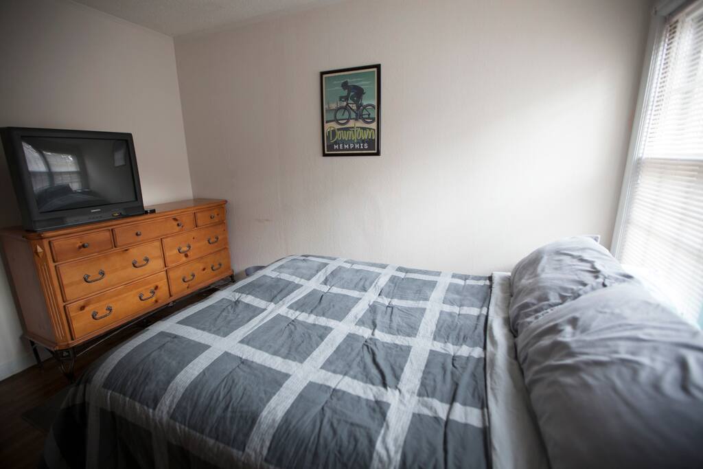 The bedroom. TV with Netflix.