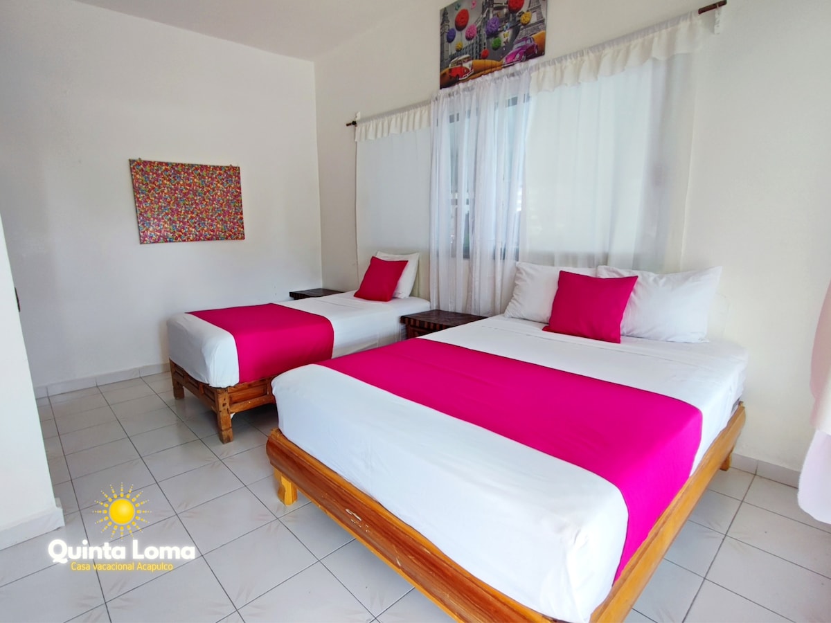 Aire acondicionado.
Cama matrimonial e individual.
Baño completo.