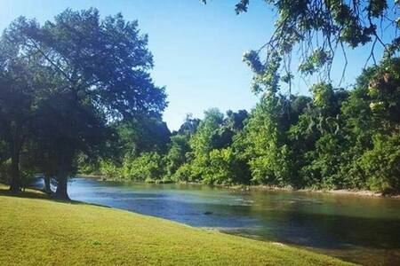 HOT TUB, Pets welcome, Staycation!