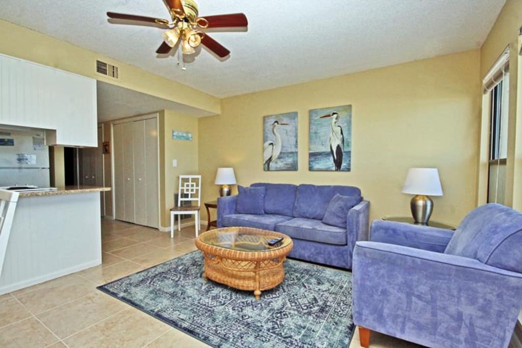 Couch,Furniture,Indoors,Room,Living Room