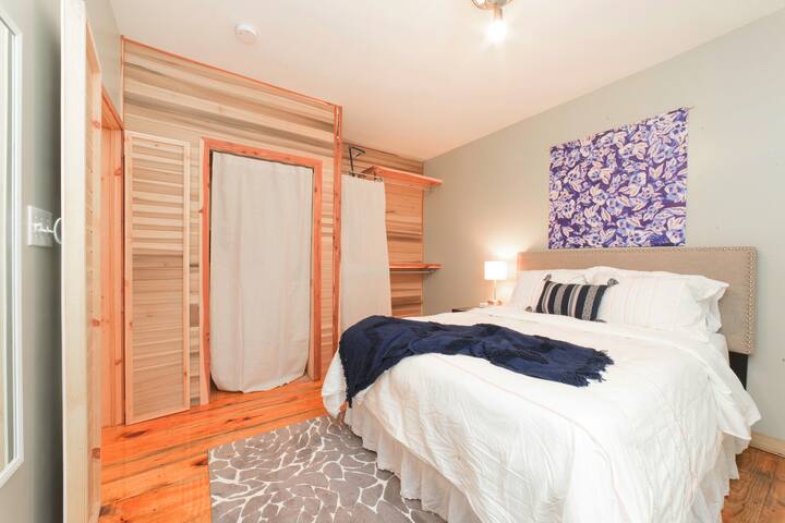 Explore Downtown Lexington, Walk to Rupp & More