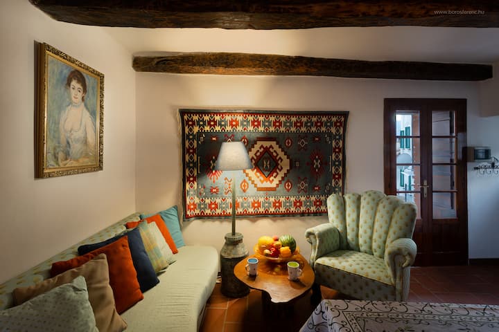 De eerste verdieping, woonkamer.