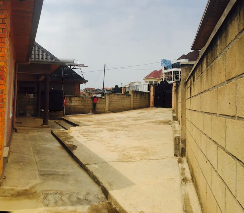 Backyard with plenty space for parking