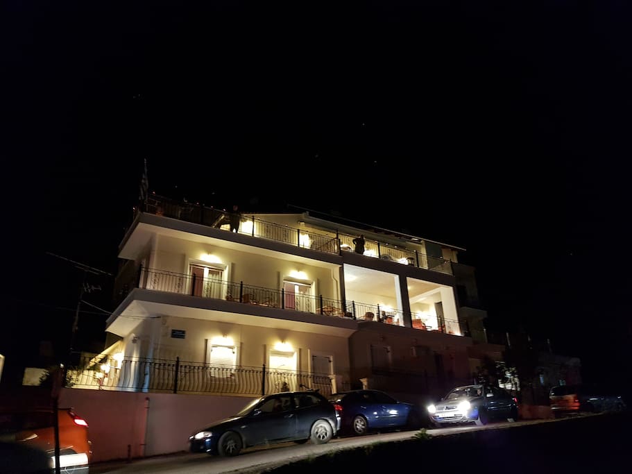 Santafemia / VALEXIA Apartment by Night