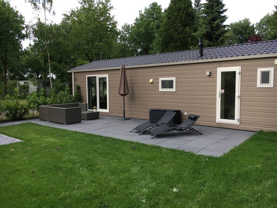 Ruime tuin bij Bos-chalet