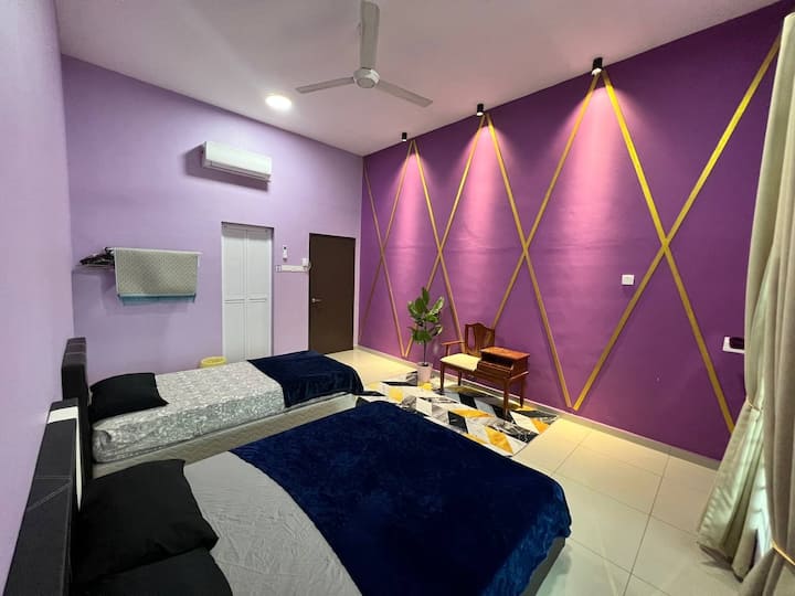 The main room is equipped with bathroom, water heater, air conditioner, 1 queen bed and 1 single bed. 