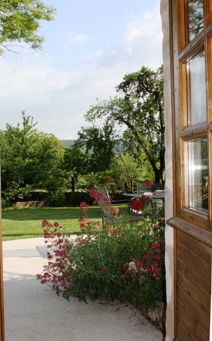 accès terrasse et jardin privés