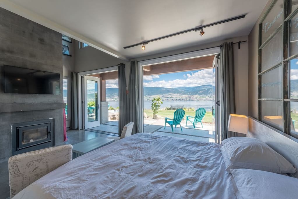 Master bedroom - king bed