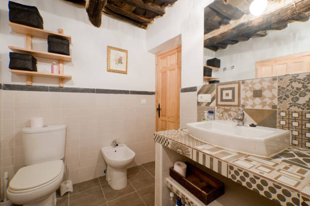 Amplio baño de diseño