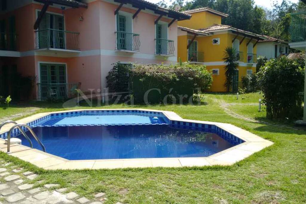 Piscina do condominio