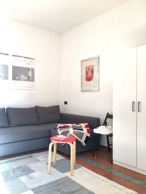 Camera con divano letto matrimoniale
