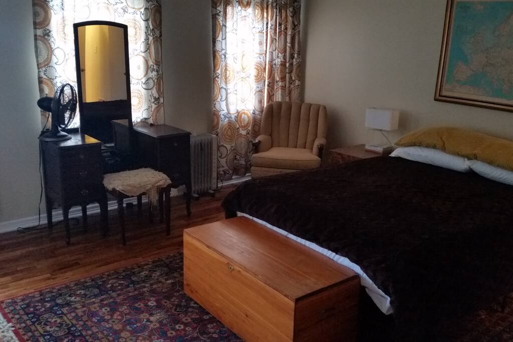 Master Bedroom with Queen Bed