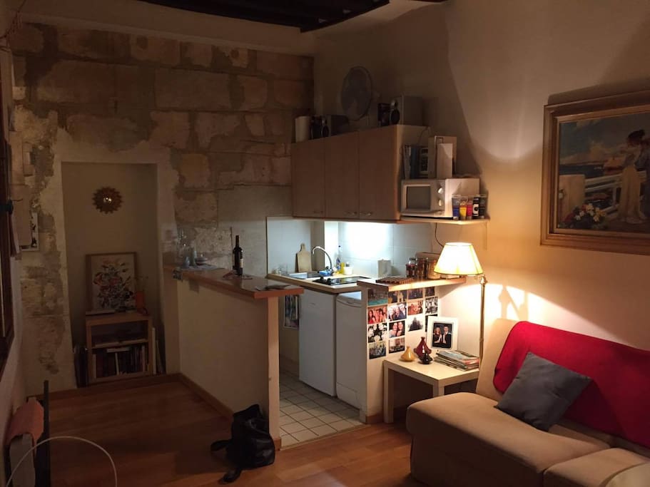 Entrance and kitchen area.
Apologies for the dim lighting, these photos were taken at night time.