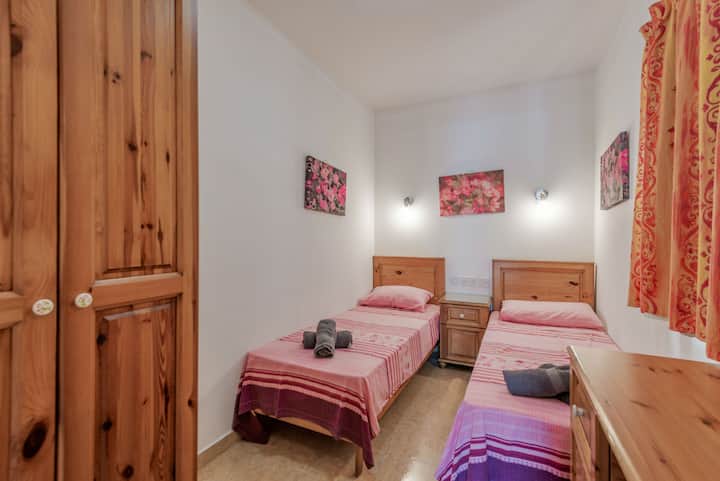 غرفة النوم الثانية.