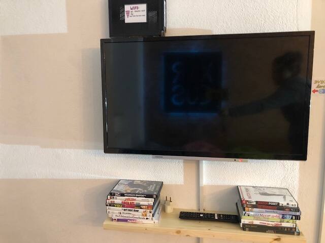 *NEU* Stylish Design-Flat, 8 Room, 4 Bath, central gallery image 3