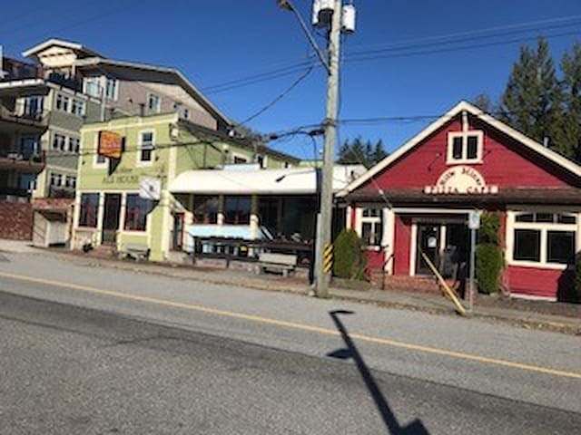 Billy Miner Pub/ Maple Ridge/Includes Breakfast