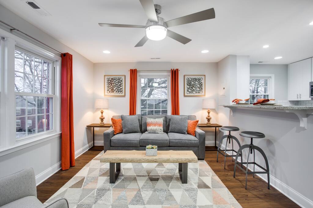 Living Room w/ Queen Sleeper Sofa