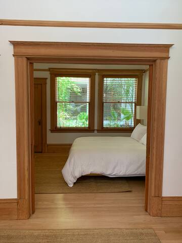 Elegant Edwardian North beach apt with parking gallery image 5