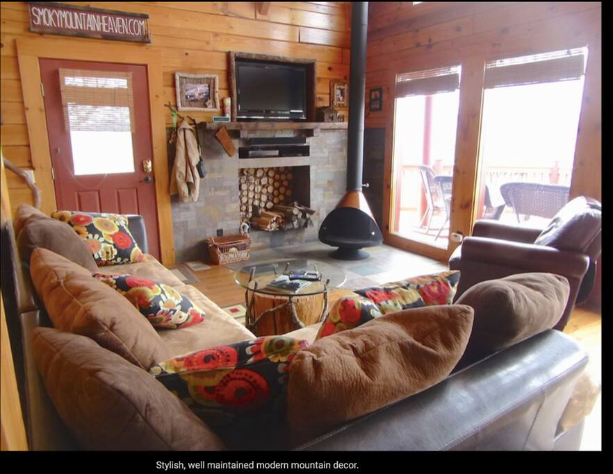 Cozy living area with flat screen TV, Satellite service and mountain views from the couch.