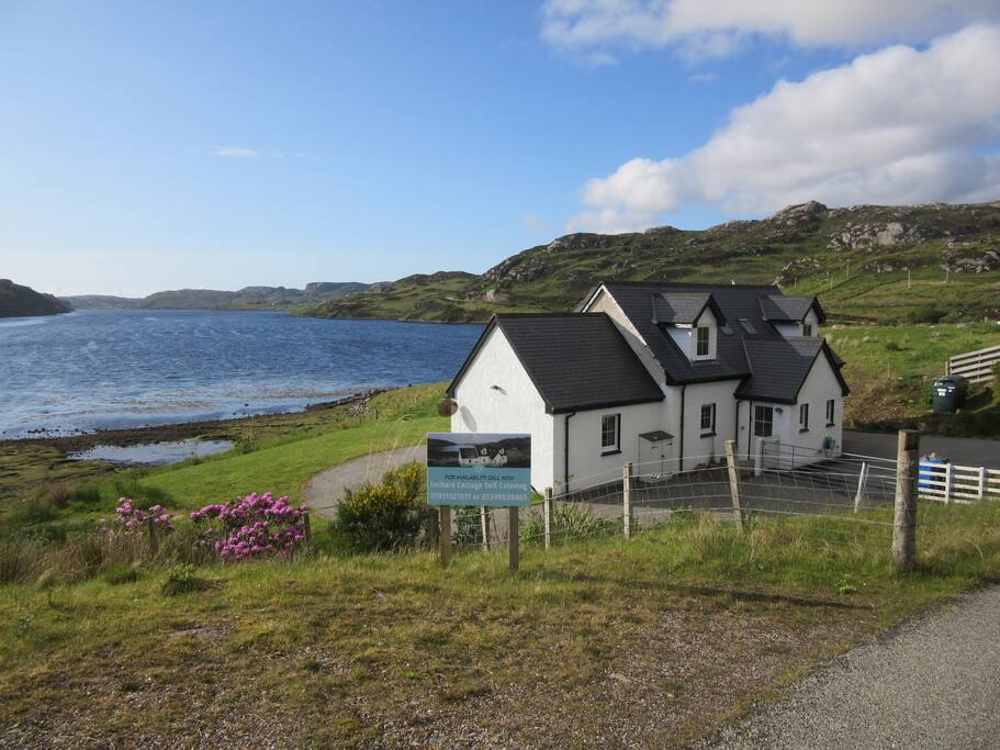 Lovely lochside cottage at Rhiconich on the NC500 Cottages for Rent