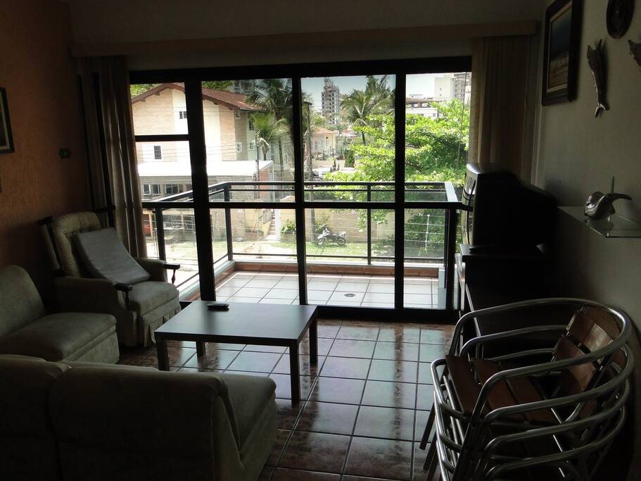 Sala-de-estar com vista da varanda/sacada