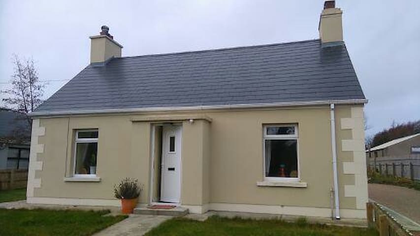 Martin-Annies Cottage-heart of Dunfanaghy-2 D/beds
